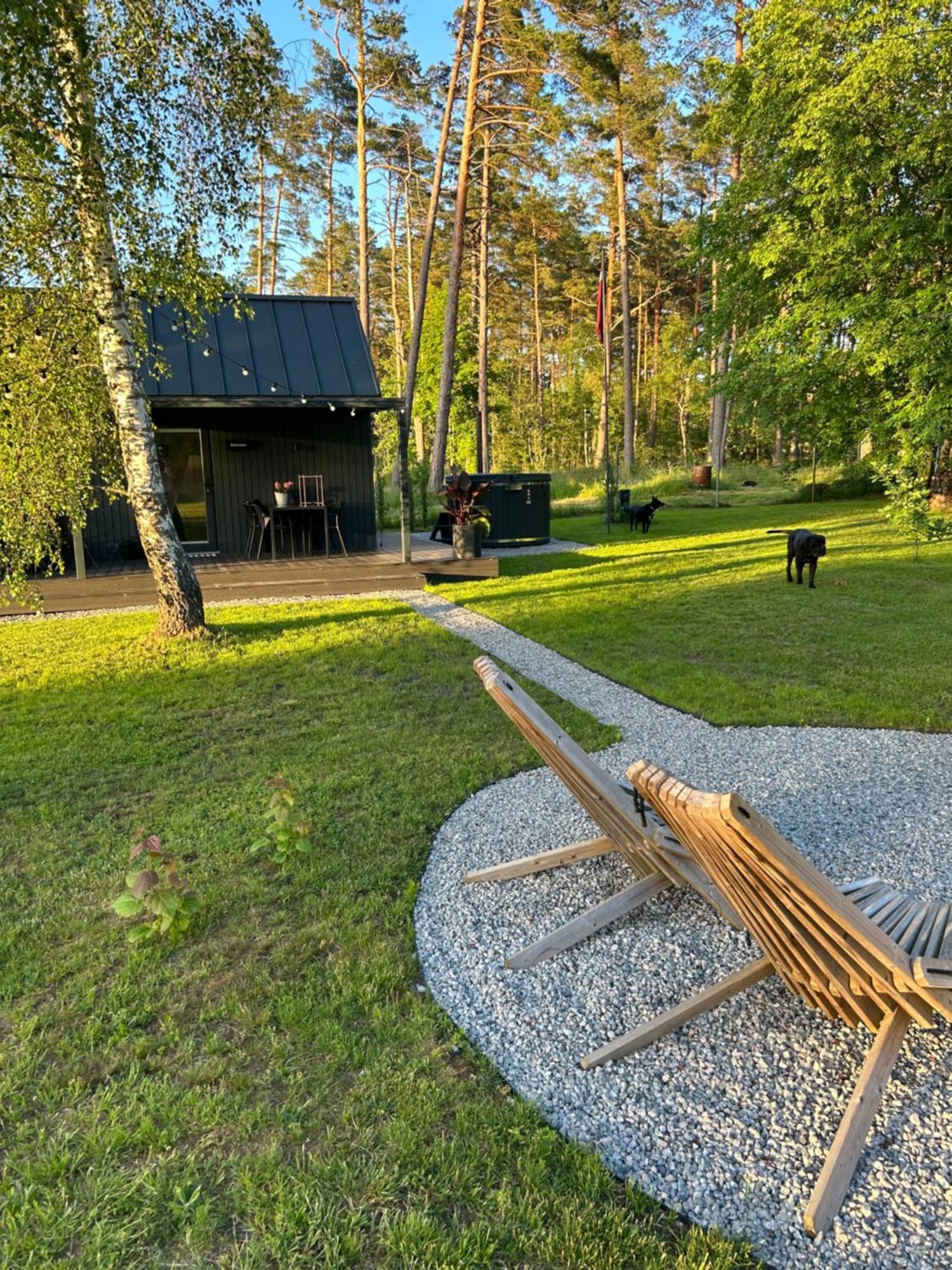 Baltrozes Ādaži